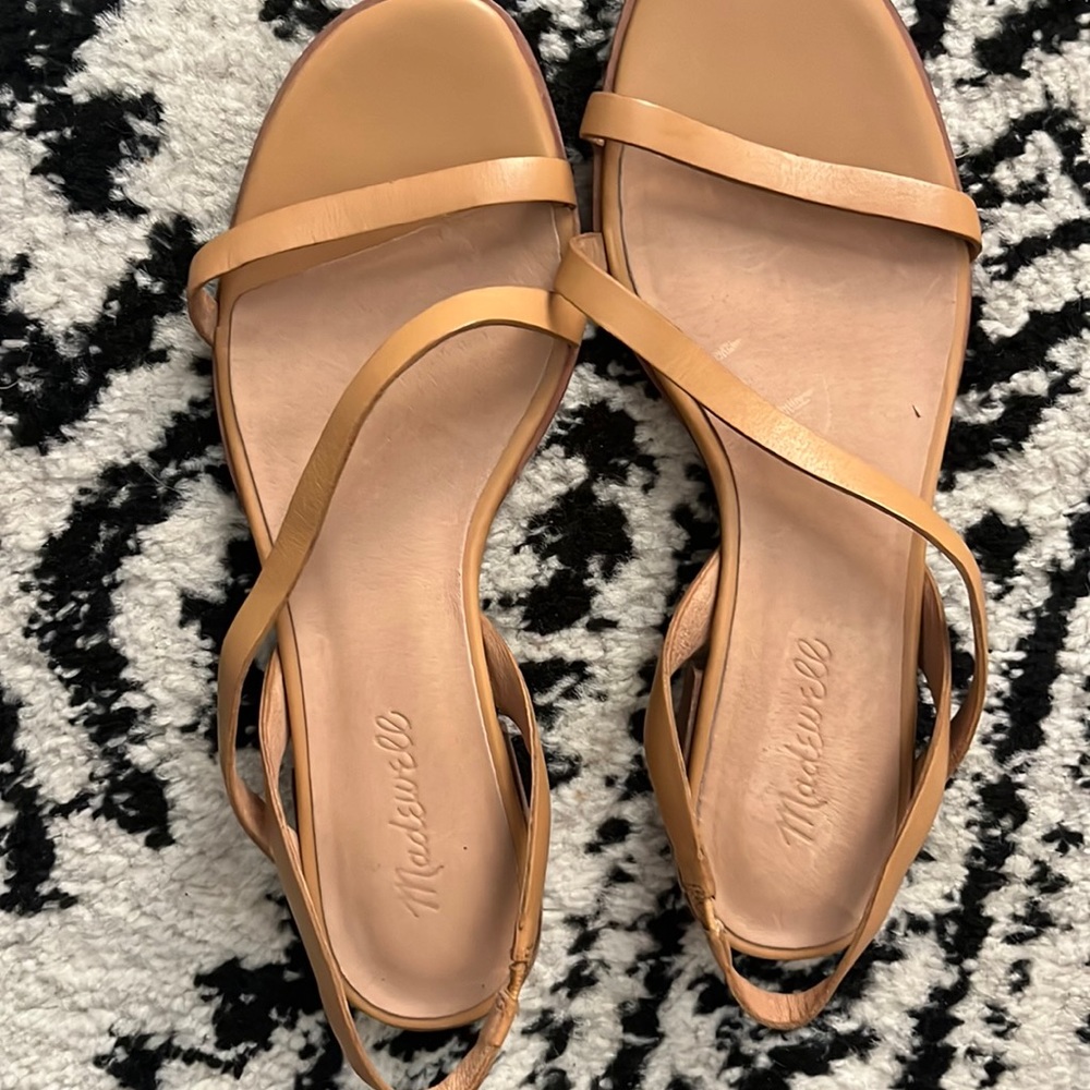 Madewell leather sandal in a tan color. Size 7.5. GUC